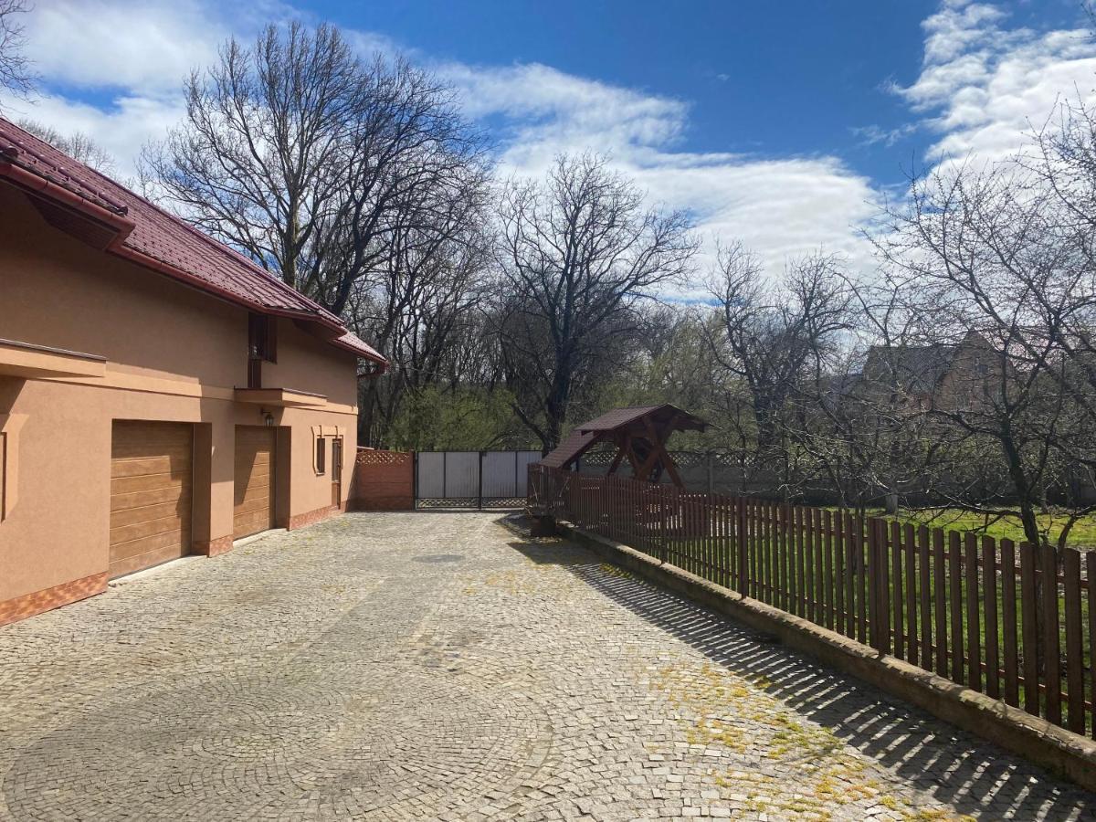 Катерина Hotel Chynadiyovo Exterior photo