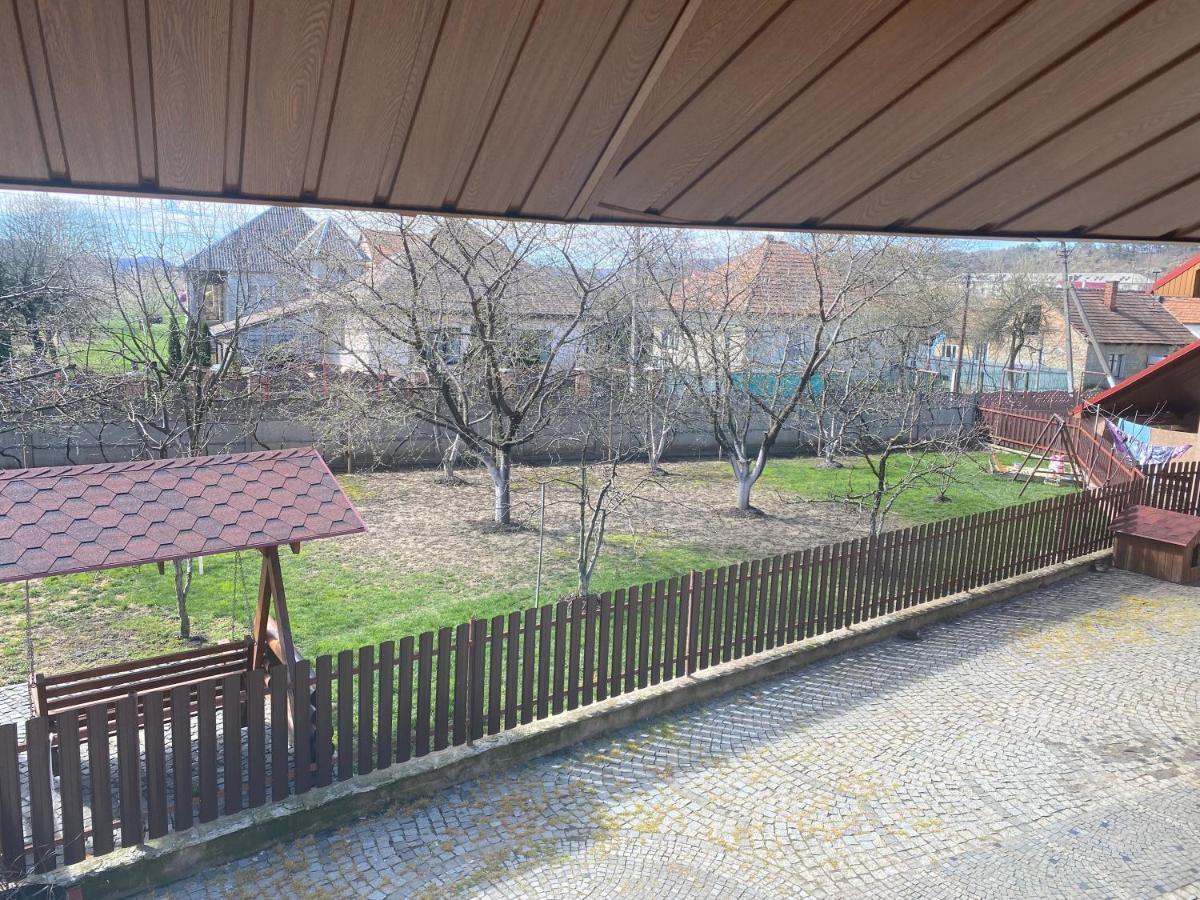Катерина Hotel Chynadiyovo Exterior photo